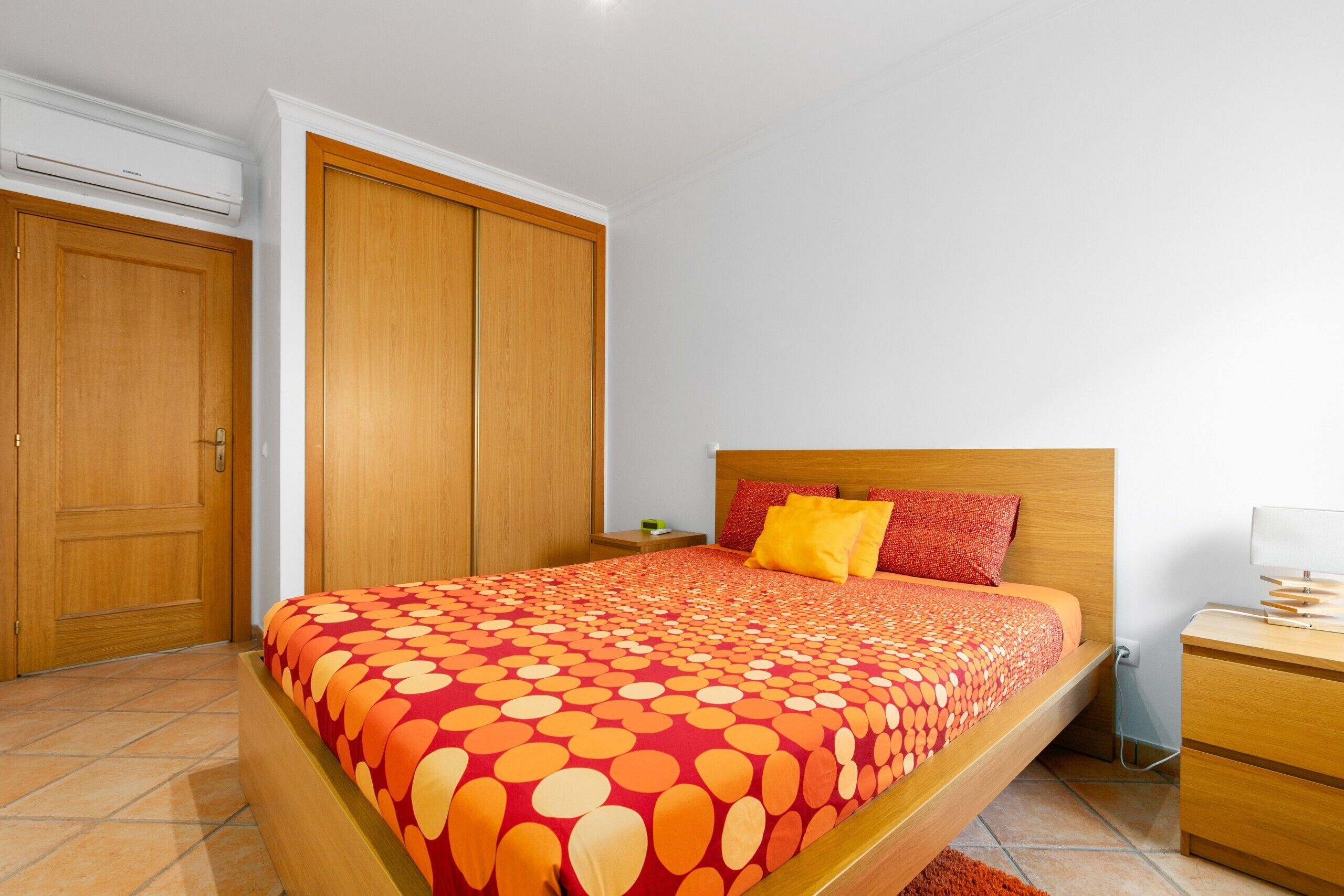 2 makuuhuonetta, silitysrauta/-lauta, Wi-Fi, vuodevaatteet