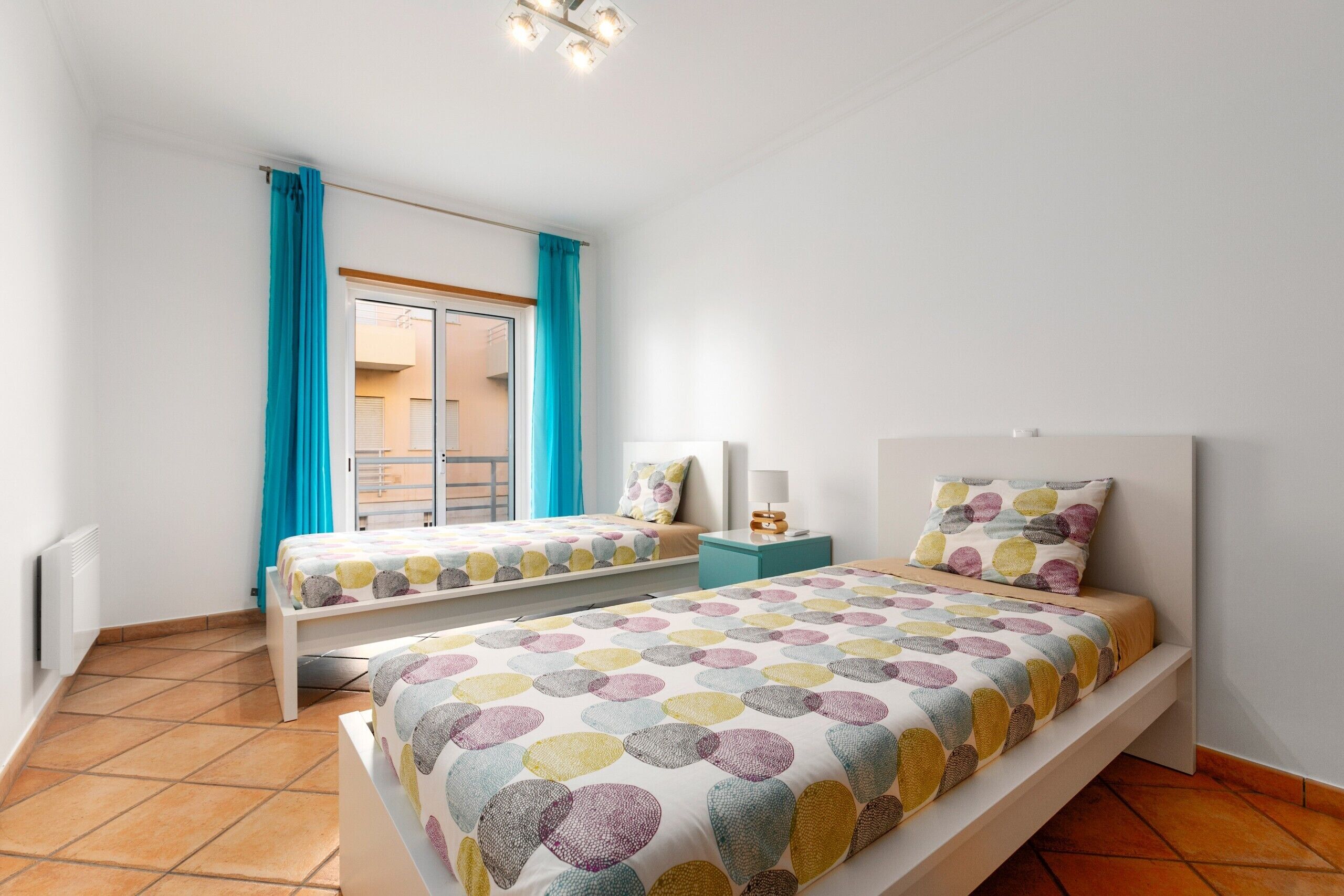 2 quartos, ferros/tábuas de passar roupa, Wi-Fi, roupa de cama