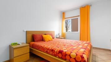 2 habitaciones, tabla de planchar con plancha, wifi y ropa de cama