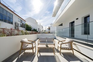 Unclassified image, 4 of 30, button - Spacious 2-Bedroom with Luxury Terrace, 2 Minutes from the Beach (Tavira)