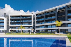 Unclassified image, 5 of 31, button - Luxury 2-Bedroom Apartment with Sea View and Pool (Portimão)