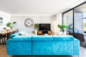 Unclassified image, 2 of 31, button - Luxury 2-Bedroom Apartment with Sea View and Pool (Portimão)