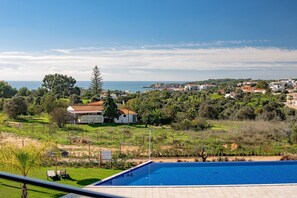 Pool - Luxury 2-Bedroom Apartment with Sea View and Pool (Portimão)