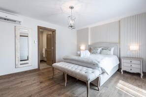 Deluxe Studio | Individually decorated, individually furnished, travel crib