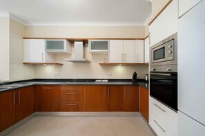 Fridge, microwave, oven, stovetop - Cozy Two-Bedroom Apartment in Cabanas with Pool (Conceição)