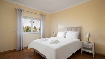 2 bedrooms, WiFi, bed sheets, wheelchair access