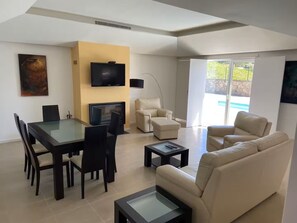 Living area - Enjoy our heated swimming pool, both in summer and winter. (Ponte de Lima)