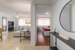 1 bedroom, iron/ironing board, bed sheets - Stylish and Bright Flat in Salamanca District (Madrid)