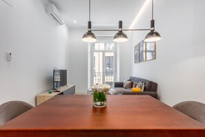 Interior - Cozy 1BR Retreat Steps from Sol & Santa Ana (Madrid)
