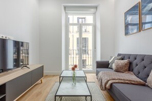 Living area - Cozy 1BR Retreat Steps from Sol & Santa Ana (Madrid)