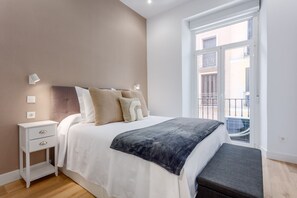 1 bedroom, iron/ironing board, bed sheets - Cozy 1BR Retreat Steps from Sol & Santa Ana (Madrid)