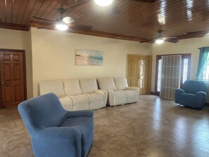 Interior - Bay Nassau
SPACIOUS escape to quiet, getaway in Yamacraw Beach, Nassau, Bahamas (Nassau)