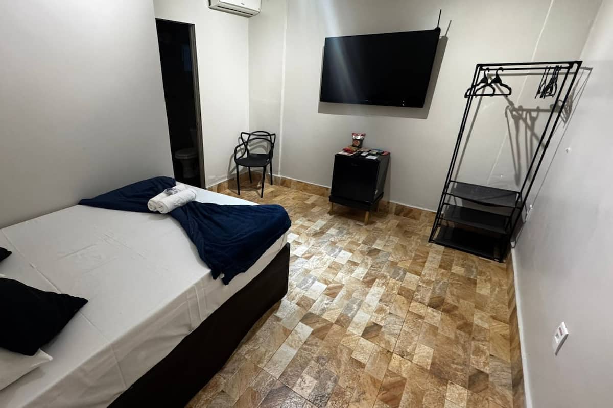 Deluxe Double Room, Mobility Accessible, Private Bathroom | Bathroom