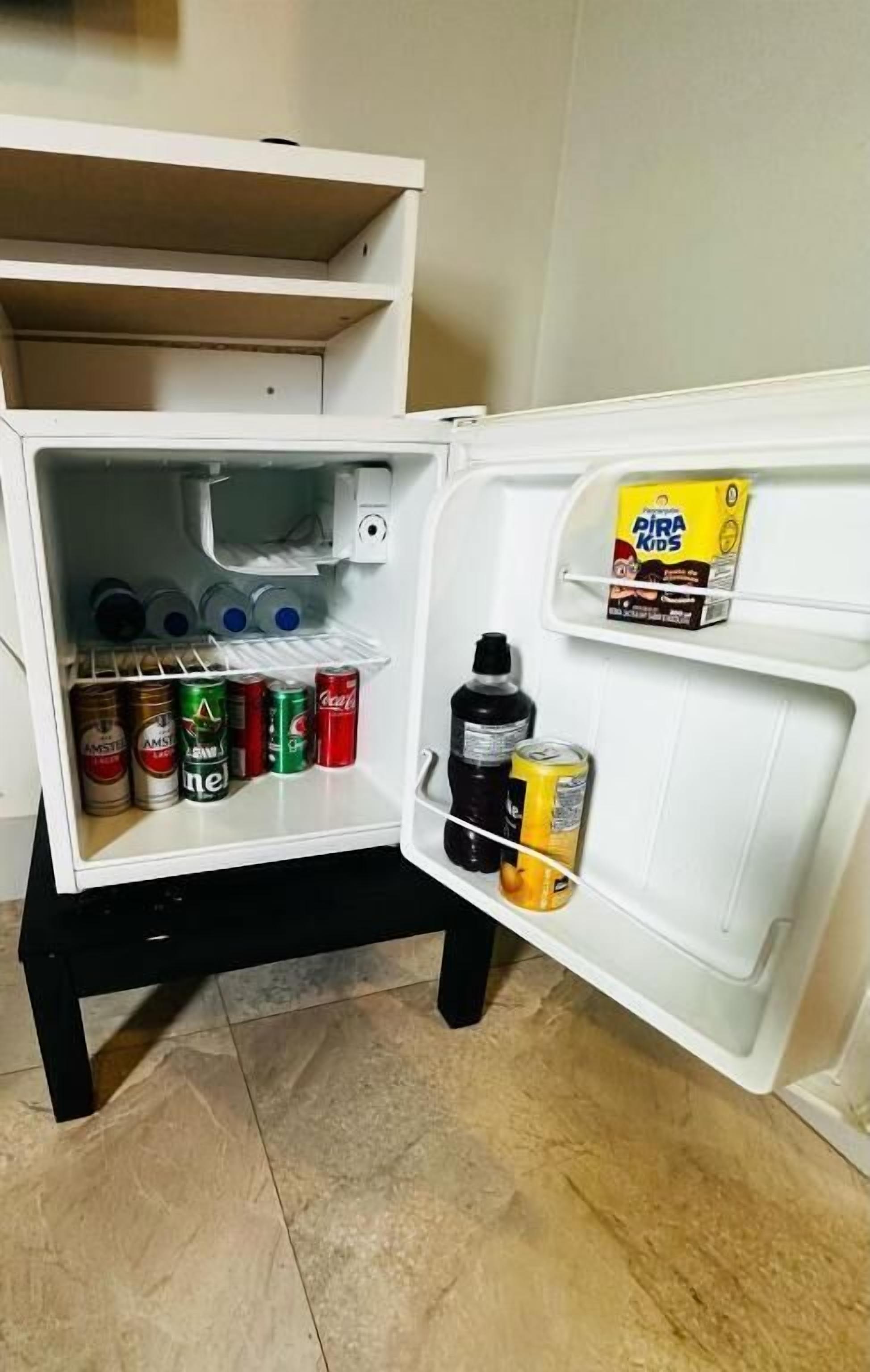 Camera tripla, balcone, vista città | Interni