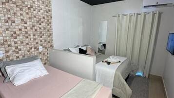 Chambre Triple, balcon, vue ville