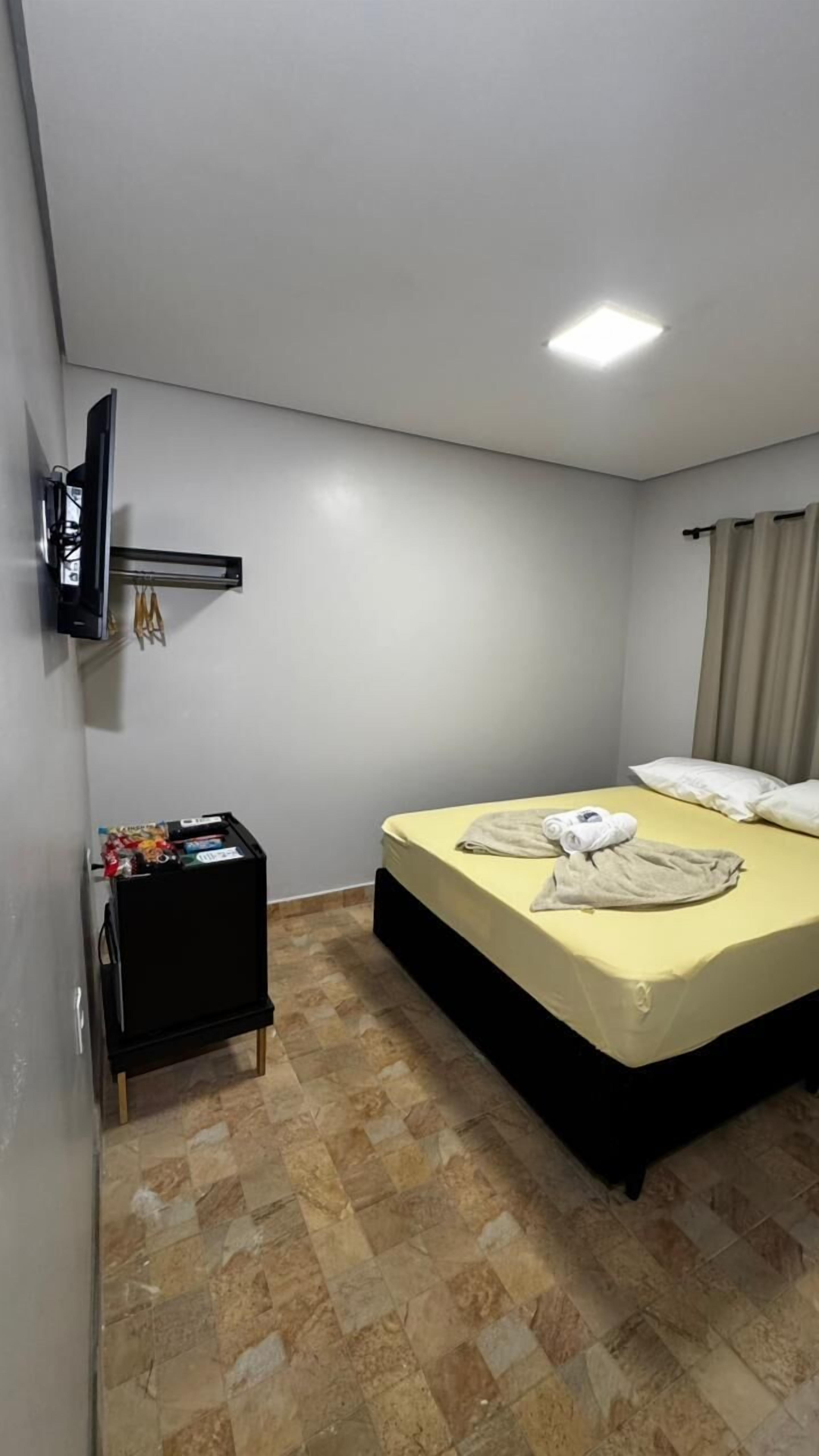 Standard-herbergi með tvíbreiðu rúmi - borgarsýn | Myrkratjöld/-gardínur, straujárn/strauborð, ókeypis þráðlaus nettenging