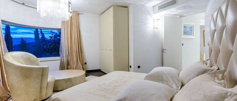 4 chambres, coffres-forts dans les chambres, fer et planche Ă repasser