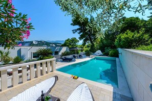 Pool - Villa Dubrovnik Grande, Modernist exterior, Fendi interior, special house. (Dubrovnik)