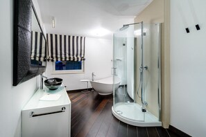 Towels, soap, toilet paper - Villa Dubrovnik Grande, Modernist exterior, Fendi interior, special house. (Dubrovnik)