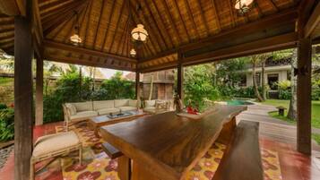 Outdoor dining