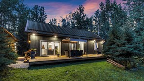 A modern house with a deck, surrounded by trees. - Aspen Acre @ Pigeon Lake Hot Tub Fire Pit StarLink (Poplar Bay)