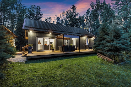 Aspen Acre @ Pigeon Lake Hot Tub Fire Pit StarLink