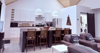 Aspen Acre @ Pigeon Lake Hot Tub Fire Pit StarLink