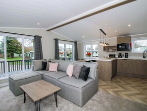 Living area - Poppy (Leominster)