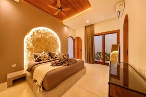 1 bedroom, desk, WiFi, bed sheets - Luxe 1BR Oasis - Minutes from Canggu (Mengwi)