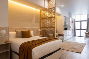 1 slaapkamer, een strijkplank/strijkijzer, gratis wifi, beddengoed