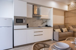 Fridge, microwave, coffee/tea maker, electric kettle - The Patraix Suite 12 by Florit Flats (Valencia)