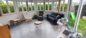 Charming house in a quiet location, in the center of town, less than 800 m from the beach and all amenities