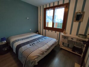 3 chambres, fer et planche à repasser, accès Internet