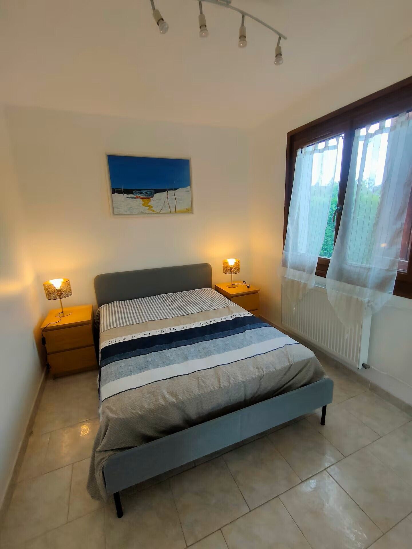 3 habitaciones, tabla de planchar con plancha y internet 