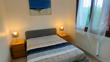 3 habitaciones, tabla de planchar con plancha y internet