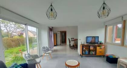 Charming house in a quiet location, in the center of town, less than 800 m from the beach and all amenities