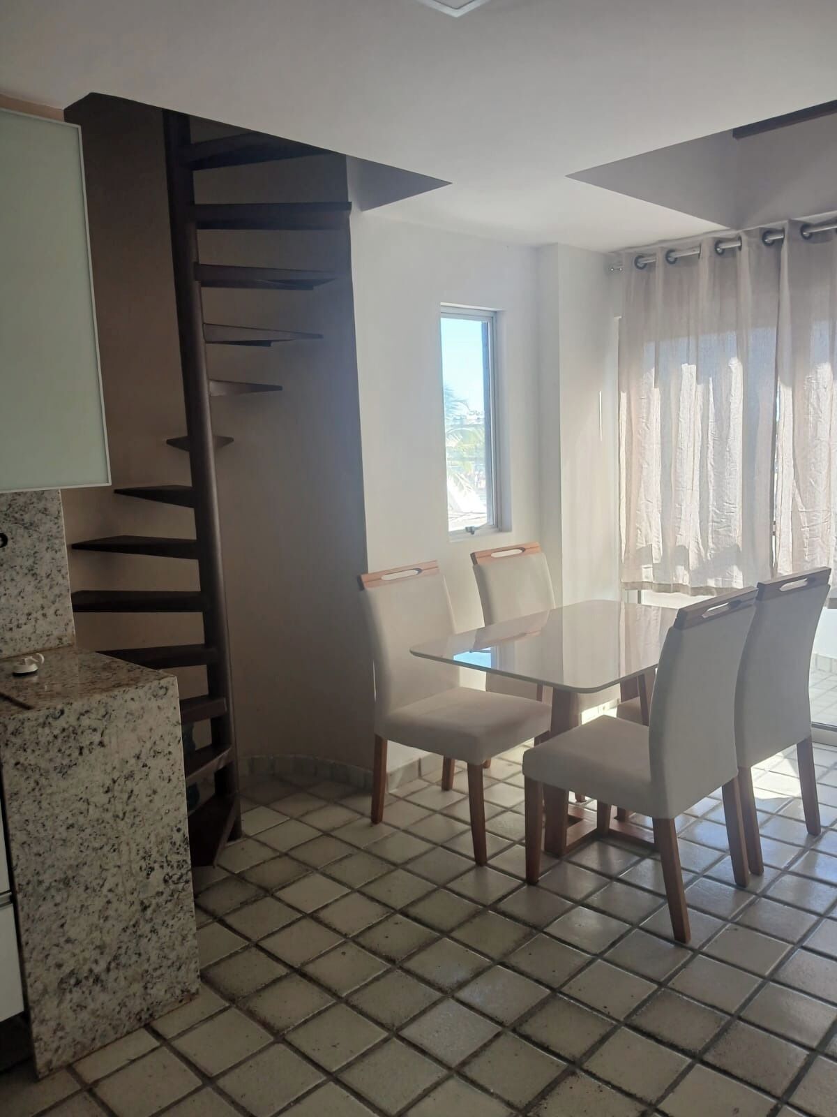 Quarto triplo conforto, vista para a praia | Opções para refeição