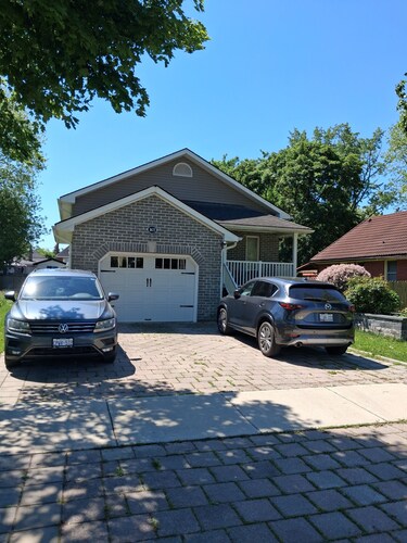 Cozy apartment on a dead end street, close to Fanshawe College, free parking