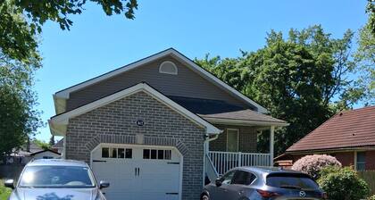 Cozy apartment on a dead end street, close to Fanshawe College, free parking