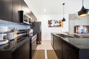 Private kitchen - 3BR apartment with heated pool near Disney (Kissimmee)