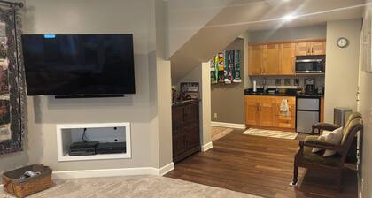 Cozy 1-bedroom apartment close to Athens and OU with property to roam.