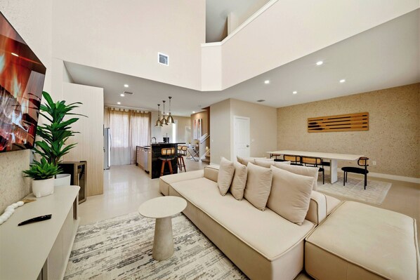 TV, fireplace - Luxury 03 Beds/ Close Disney At Magic Village (Kissimmee)