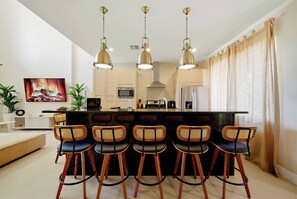 Fridge, microwave, oven, stovetop - Luxury 03 Beds/ Close Disney At Magic Village (Kissimmee)