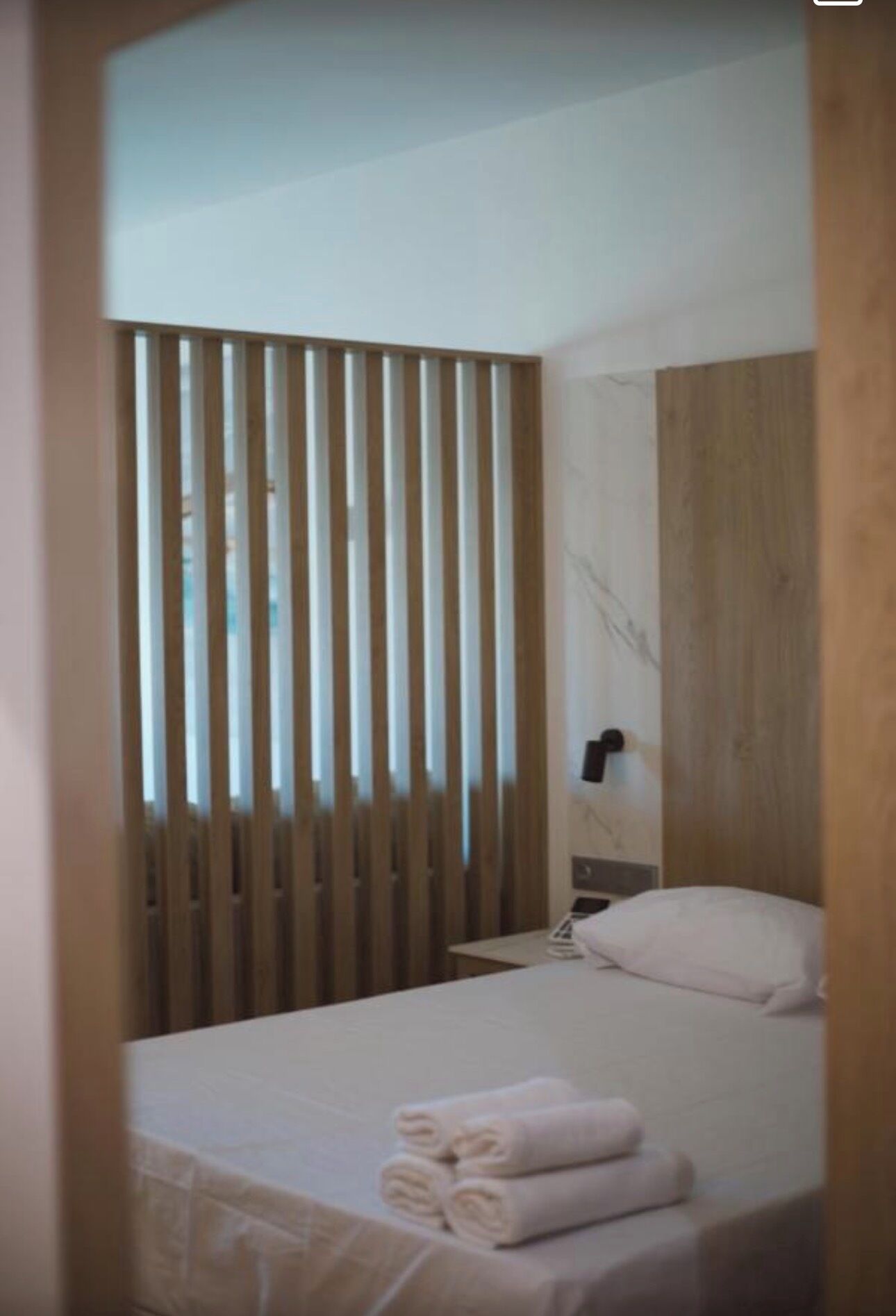 Desk, laptop workspace, free WiFi