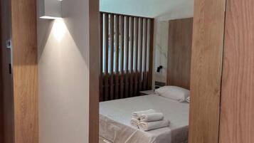 Een bureau, een laptopwerkplek, gratis wifi