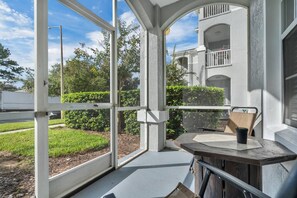 Outdoor dining - Windsor Palms Condo| Near Disney +Resort Amenities (Kissimmee)