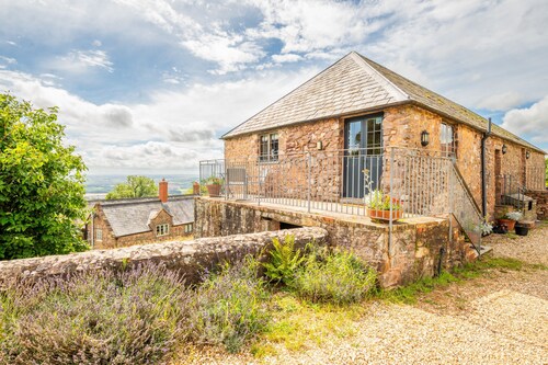 Tilbury Cottage luxury self-contained accommodation with Hot Tub & Amazing Views
