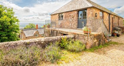 Tilbury Cottage luxury self-contained accommodation with Hot Tub & Amazing Views