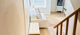 Cozy Multi-level Townhome South Tampa 2BD2BA