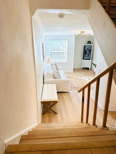 Cozy Multi-level Townhome South Tampa 2BD2BA